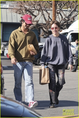 halsey-wearing-tswift-with-avan-jogia01.jpg