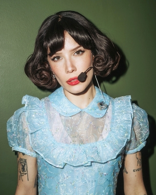 © Jasmine Safaeian
