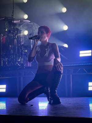 © x.com/darIingcarly
