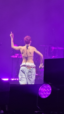 © x.com/HalseyIsMyWrld
