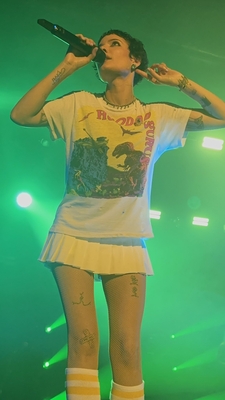 © x.com/halsey_fanpage
