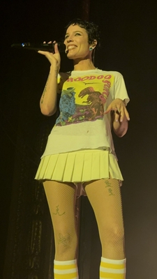 © x.com/halsey_fanpage
