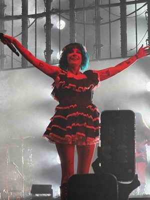 © x.com/outerspacebecca
