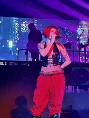 © x.com/halseybabygirl
