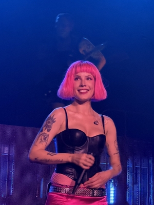 © x.com/manicbadlands17
