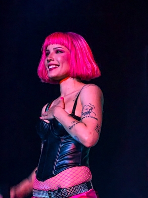 © x.com/manicbadlands17
