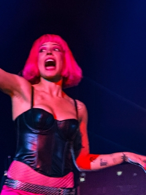 © x.com/manicbadlands17
