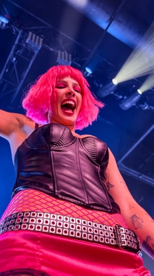 © x.com/manicbadlands17
