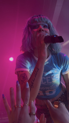 © x.com/tenderyllowblue
