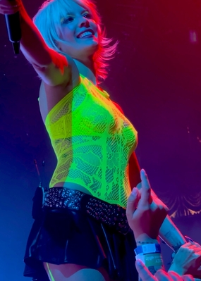 © x.com/demidevelle
