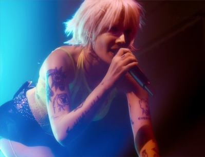 © x.com/achingblush
