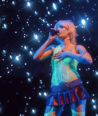 © x.com/achingblush
