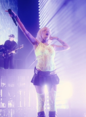 © x.com/achingblush
