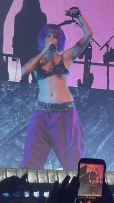 © x.com/mimistayedthere
