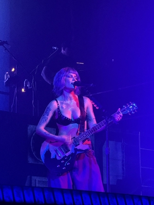 © x.com/HannahMaeLois
