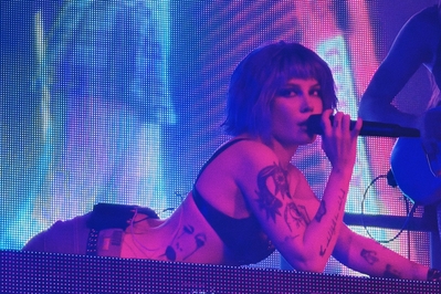 © x.com/365P4RTYGURL
