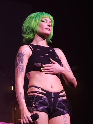 © x.com/Emilysworld21
