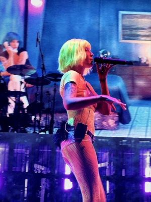 © x.com/halseybabygirl
