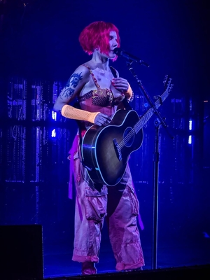 © instagram.com/joltyon 
