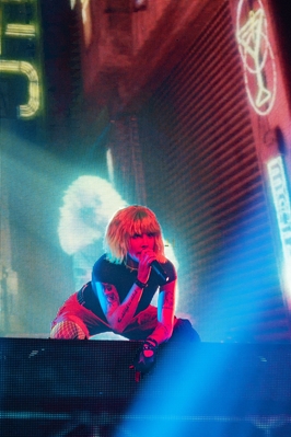 © x.com/hotdamnitsjenna
