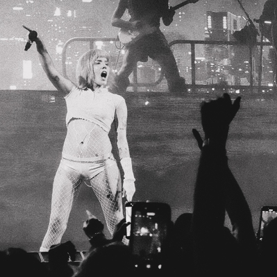 © instagram.com/massbroadcast
