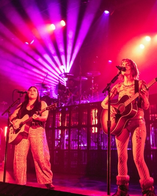 via instagram.com/gigi4perez
