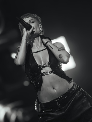 © instagram.com/shotbyantipova
