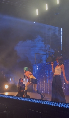 © x.com/shapeshiftay
