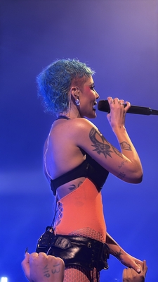 © x.com/arcadianhalsey
