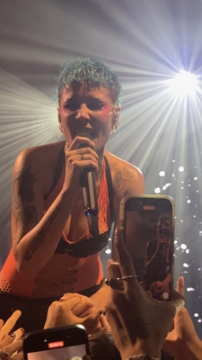 © x.com/lastkissperry
