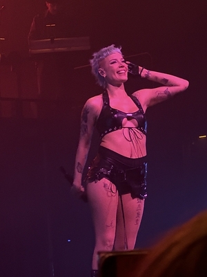 © x.com/darIingcarly
