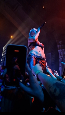 © x.com/_meanandmine
