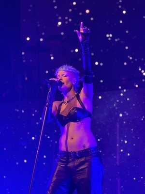 © x.com/after1aughter
