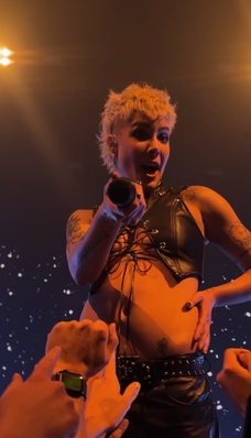 © x.com/nicebitchdarlin
