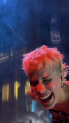 © x.com/halseybabygirl
