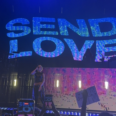 © x.com/halseyftpeyton
